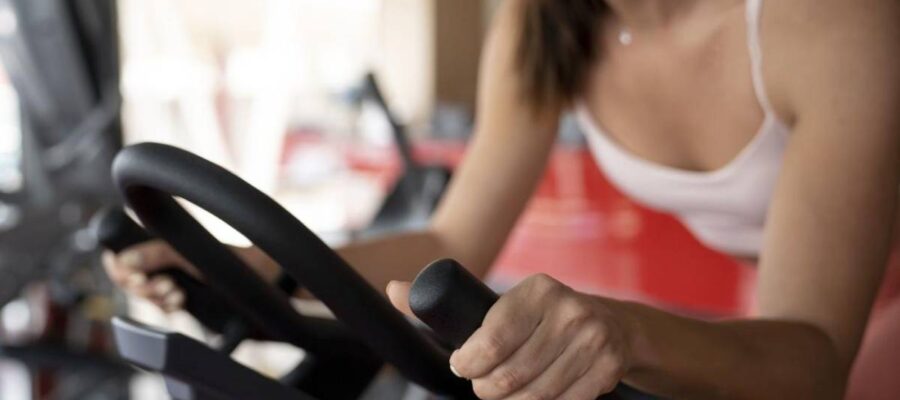 Care sunt exercițiile care ard cele mai multe calorii?