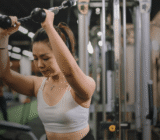High pulley crunch: bodybuilding